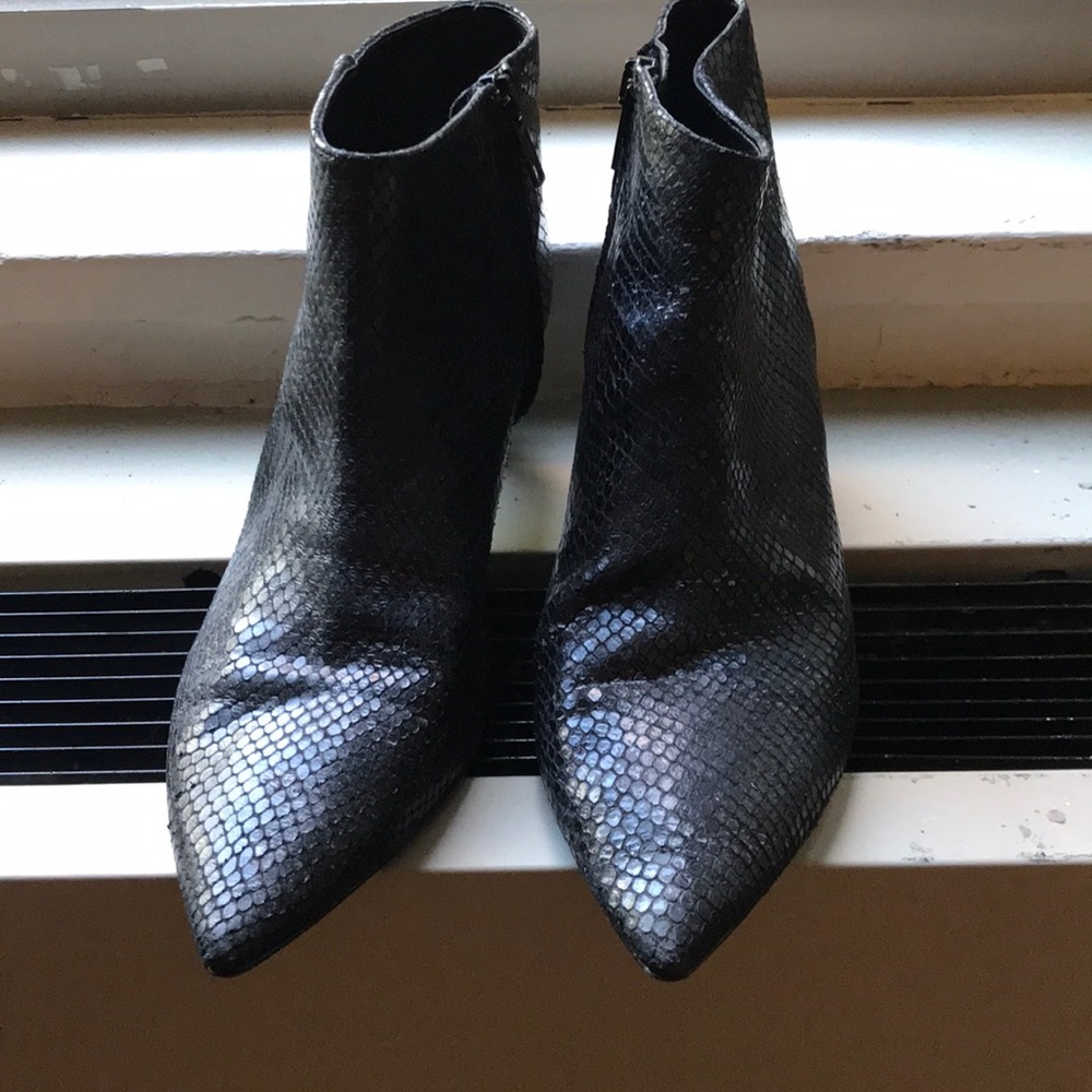 Black Zara kitten heeled pointy toe booties